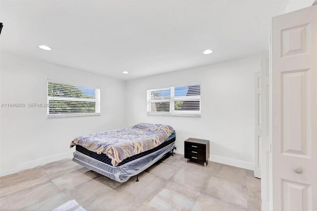 Building Photo - 4530 SW 54th St