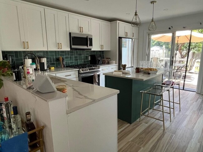 Building Photo - Beautiful Updated 3/1 Twin Home in a Great...