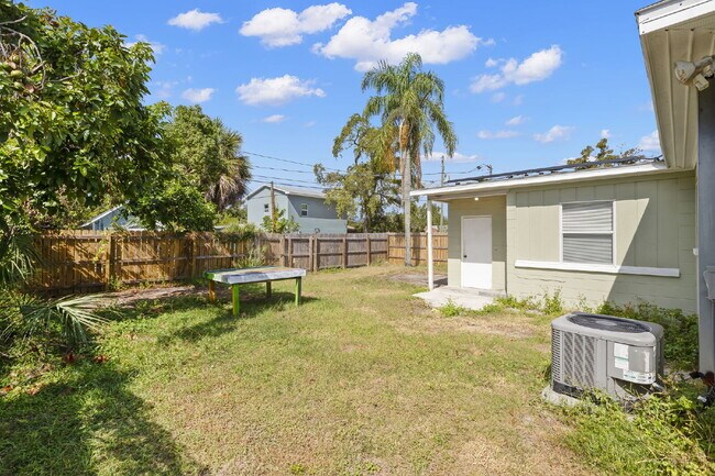 Building Photo - Home For Rent in St Pete!