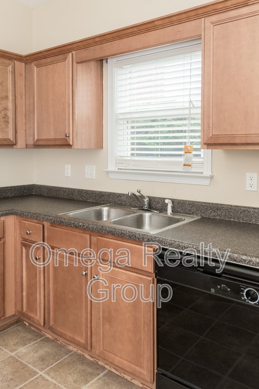 Building Photo - 4474 Fairmont Dr