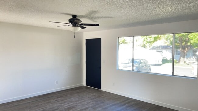 Building Photo - Modern 2-Bedroom Duplex with New Kitchen &...