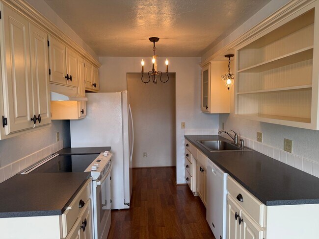 Building Photo - Updated two-bedroom one bathroom duplex in Thurston!