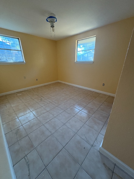 Building Photo - 8935 Altamont Dr