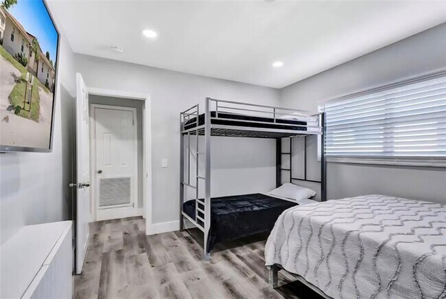 Building Photo - 2413 SW 58th Manor