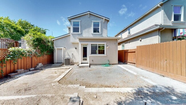 Building Photo - Coming Soon! Beautiful 3 bedroom 2.5 bath ...
