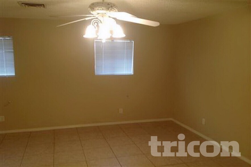 Building Photo - 2063 W Morningside Dr