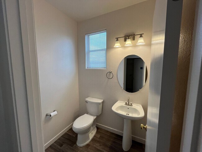 Building Photo - Beautiful home ready for rent