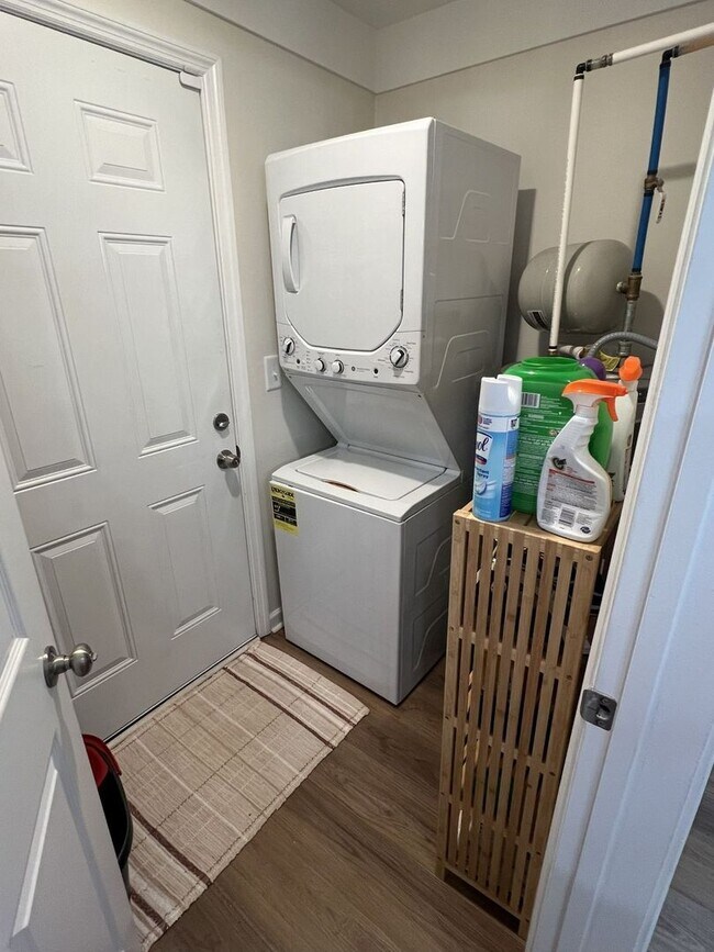 Building Photo - Totally Renovated Arts and Crafts Bungalow...