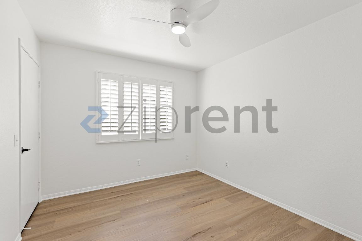 Building Photo - Unit