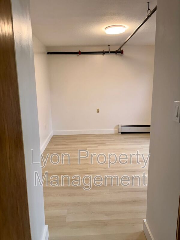 Building Photo - 262 Illinois St