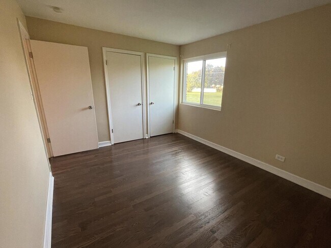 Building Photo - 240 E Rimini Ct