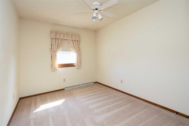 Building Photo - 920 E Northwood Dr