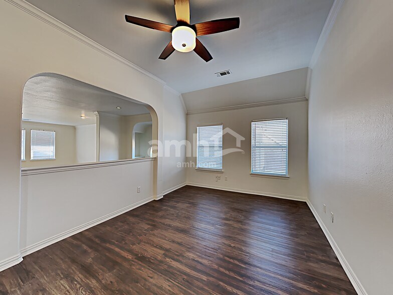 Building Photo - 5805 Kiger Dr