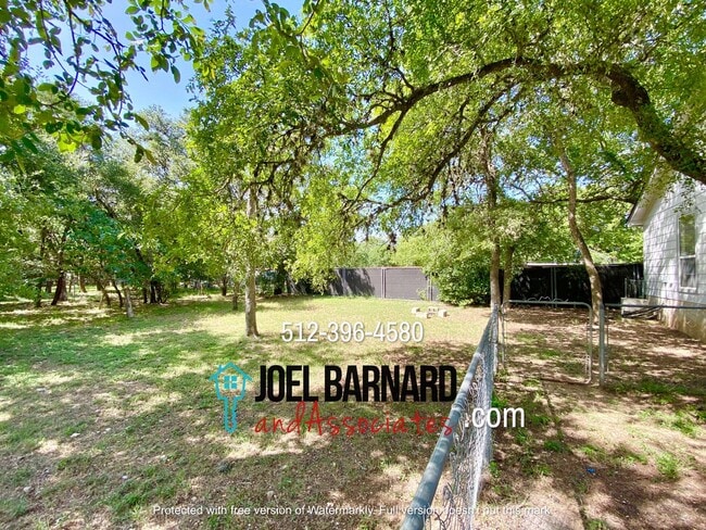 Building Photo - Available August 9: 3 Bedroom, 2 Bath Stan...