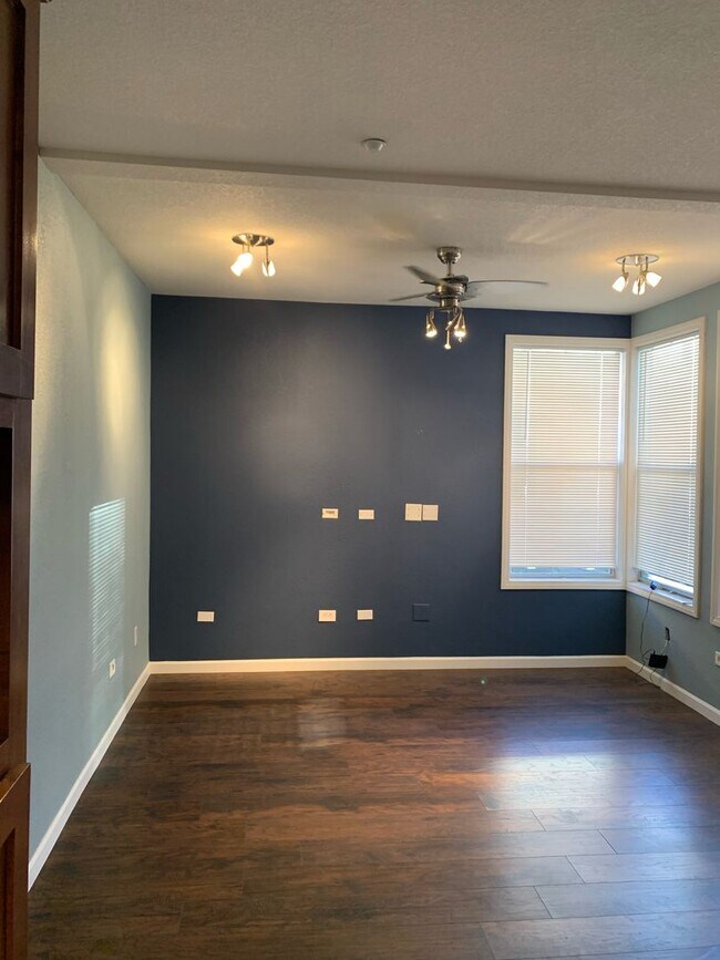 Building Photo - Dual Master 2 Bed 2.5 Bath - Walk-up townhouse at Atria!