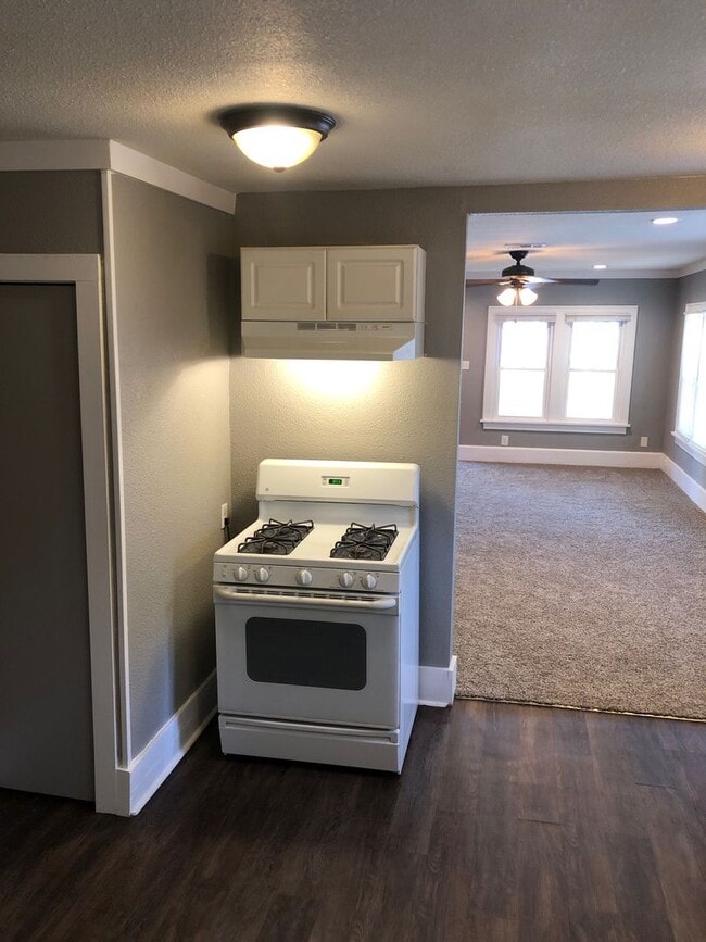 Building Photo - All brand new and updated, conveniently located in the heart of Norman!