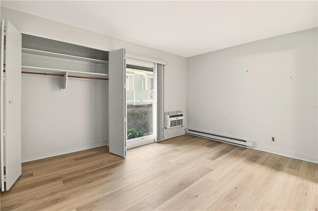 Building Photo - 388 S Main St