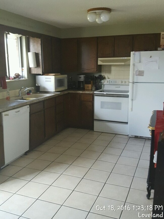 Building Photo - 2 Bedroom, 1 Bath Duplex with One Car Atta...