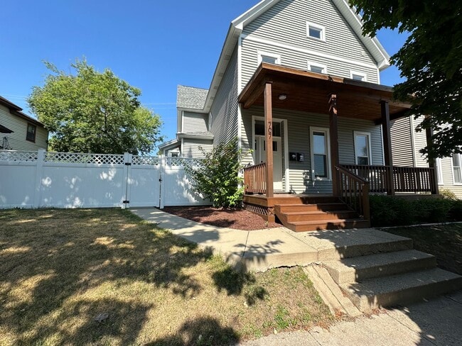 Building Photo - 707 Livingston Ave NE