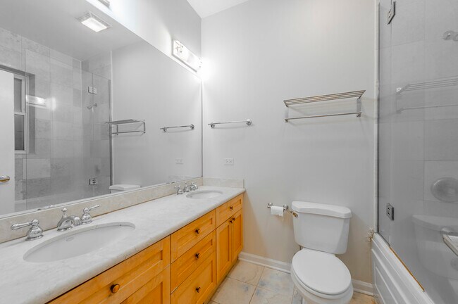 Building Photo - 1017 W Dakin St