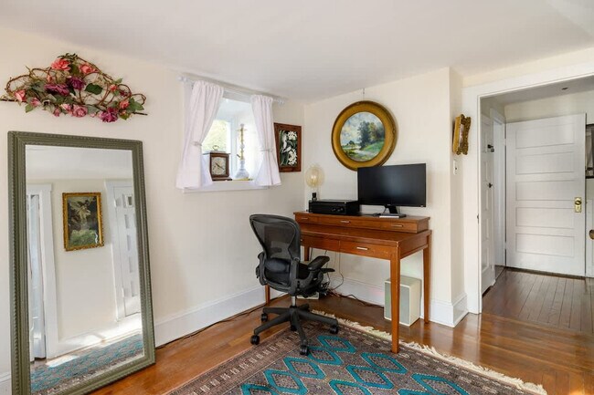 Building Photo - 54 River Dr