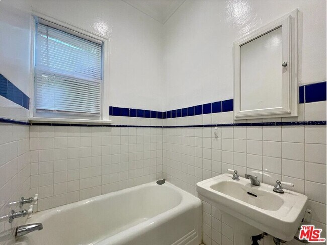 Building Photo - 854 4th St