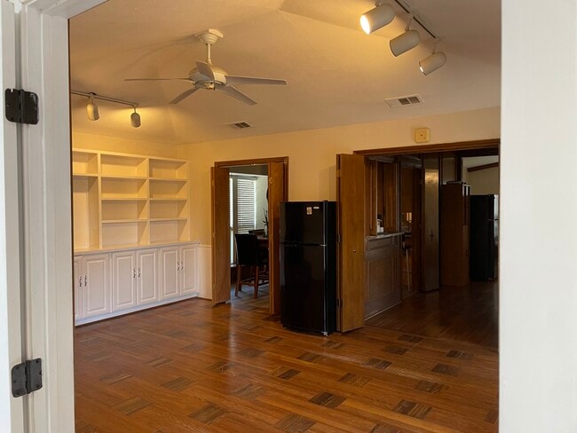 Building Photo - 1504 Flintwood Dr