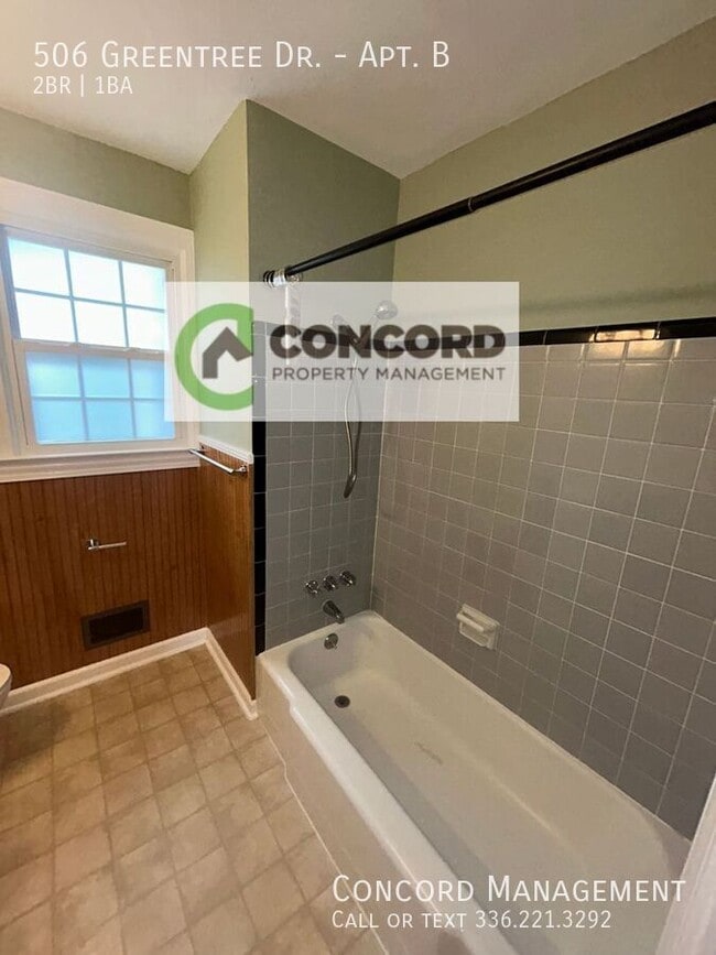Building Photo - 506 Greentree Dr