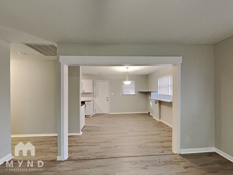 Building Photo - 5575 Oglesby Rd