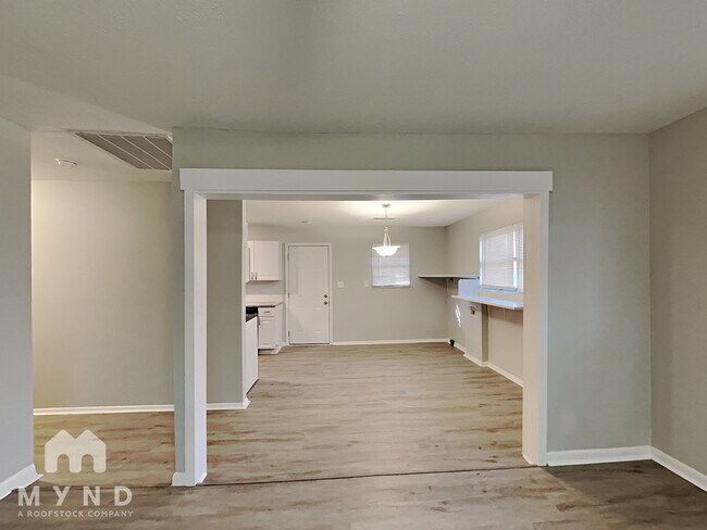 Building Photo - 5575 Oglesby Rd