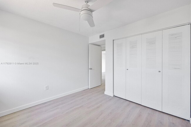 Building Photo - 3809 SW 82nd Ave