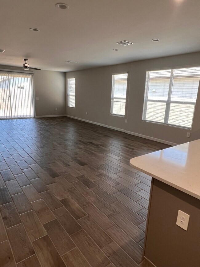 Open space l/r - 37640 W San Sisto Ave