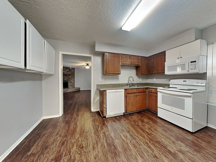 Building Photo - 1101 Bronner Dr