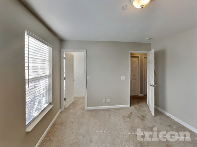 Building Photo - 1307 Creekside Dr