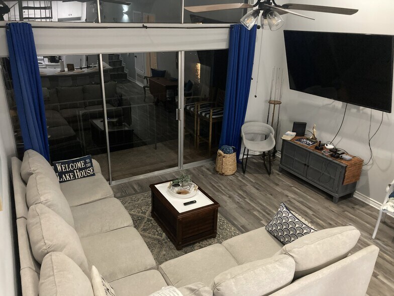 Building Photo - 12500 Melville Dr