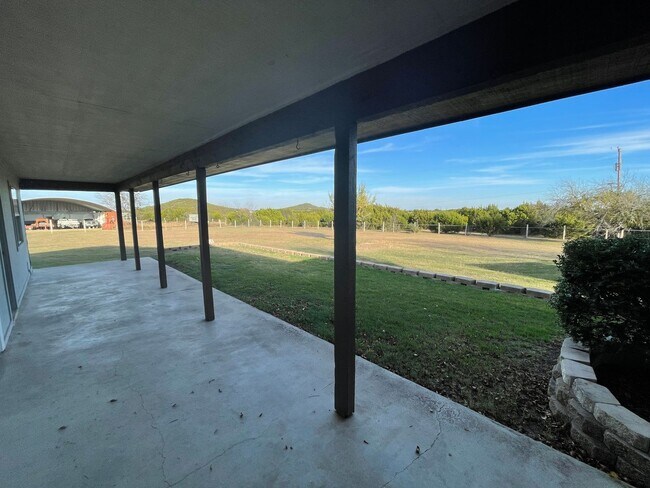 Building Photo - 552 Lawson Ln