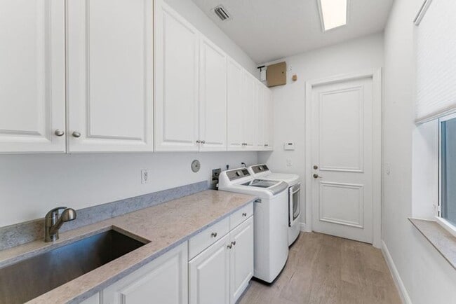 Building Photo - 128 Abondance Dr