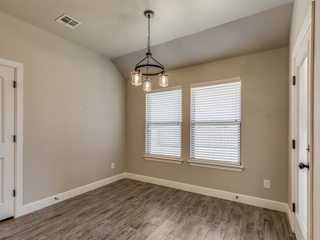 Building Photo - 4505 Black Mesa Ln