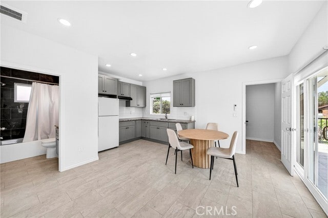 Building Photo - 525 W Woodcrest Ave