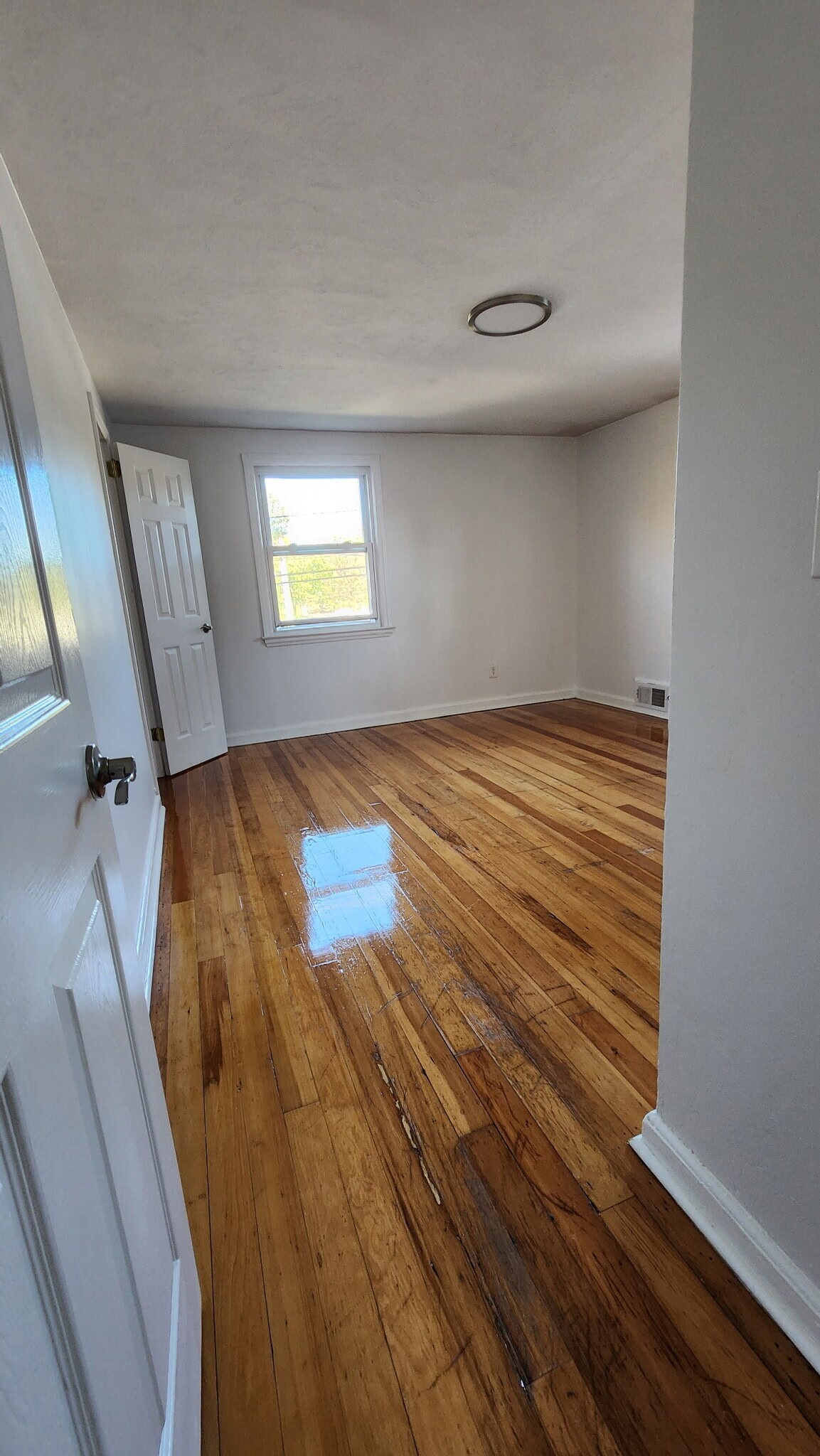 Building Photo - 1129 South Ave W
