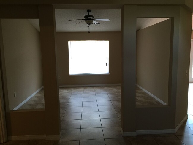 Building Photo - Four Bedroom Home Located in Deltona