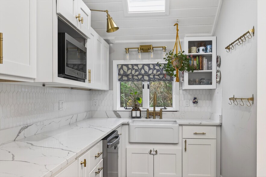 Building Photo - 80 Algonquin Dr