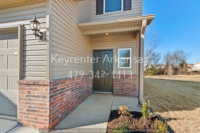 Building Photo - 811 E Sparrow Cir