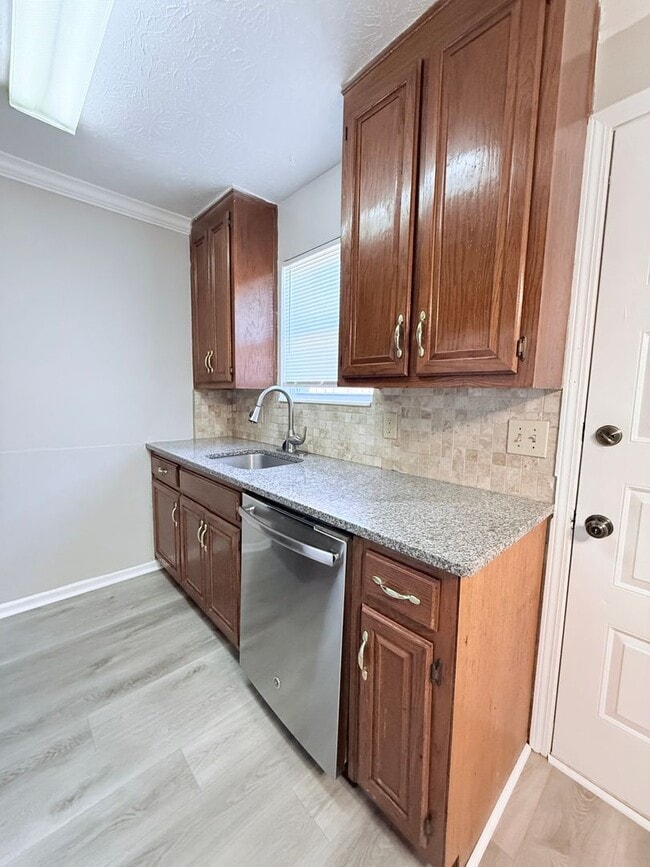 Building Photo - Downtown Sugar Hill Townhome - 2 bed/1.5 bath end unit