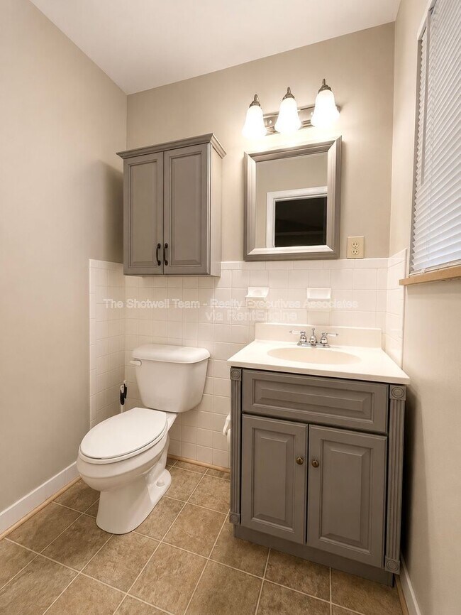 Building Photo - 11104 Hughlan Dr