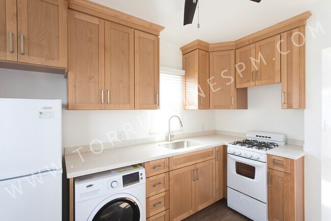 Building Photo - 1 BR Cottage in OB w/ Garage ~ W/D Combo i...