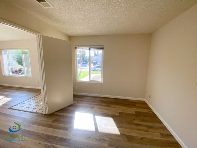 Building Photo - 421 Gwinn Ct