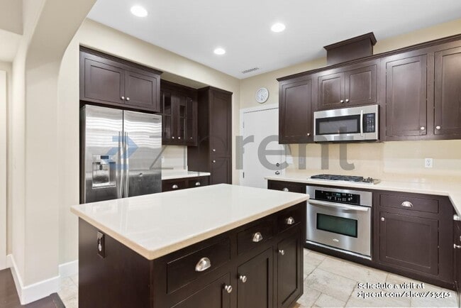 Building Photo - Unit