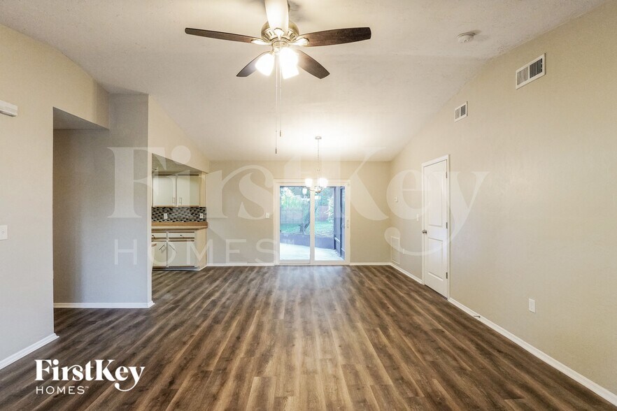 Building Photo - 3017 Vista Palm Dr