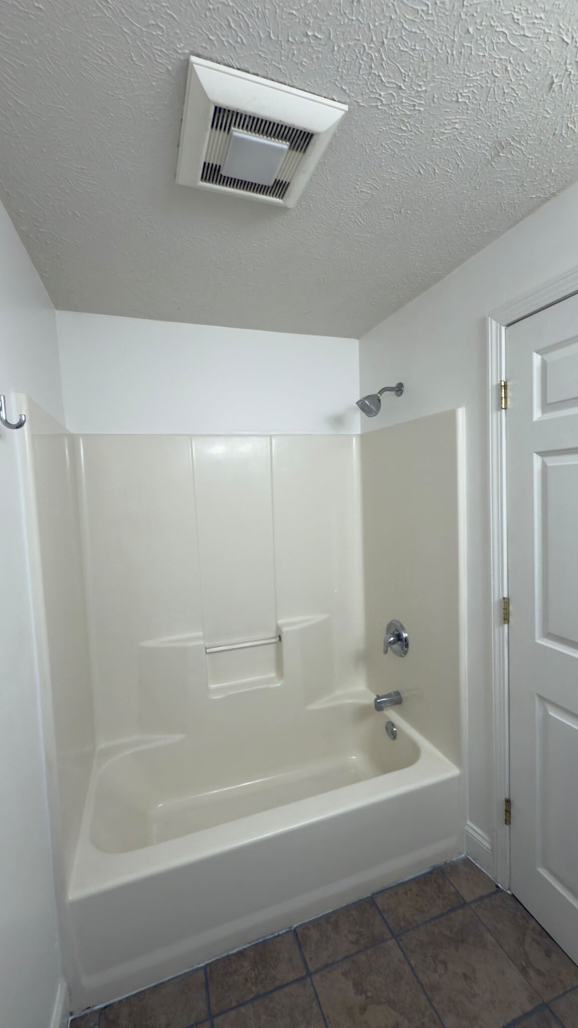 Downstairs Bath - 6 Lower Gilman St